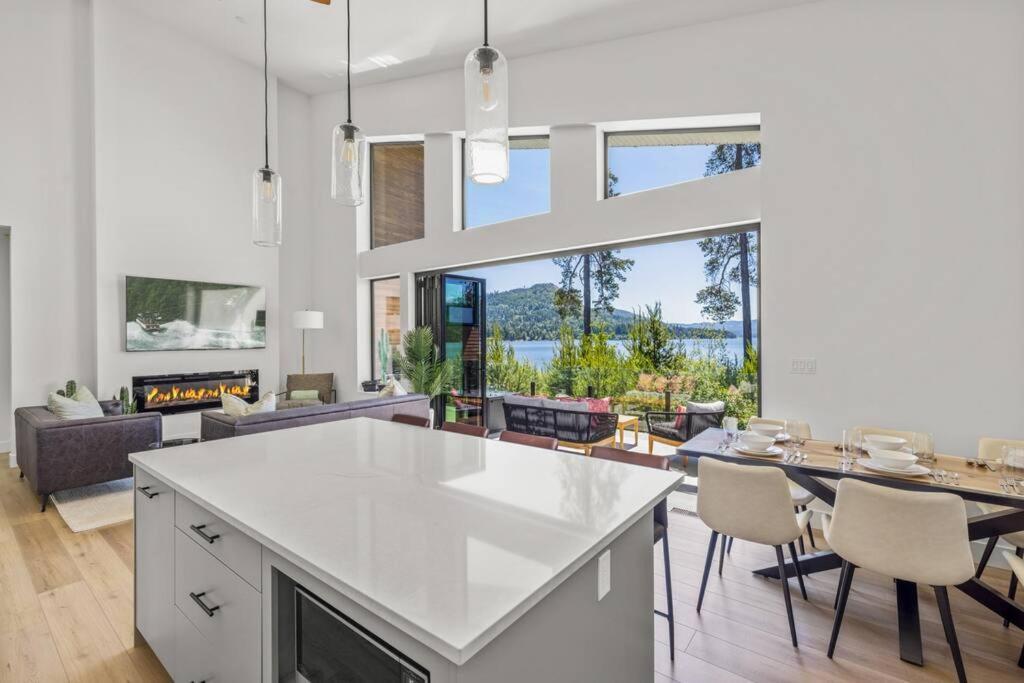 Kelly'S Sunset Lake Retreat Shawnigan Lake エクステリア 写真