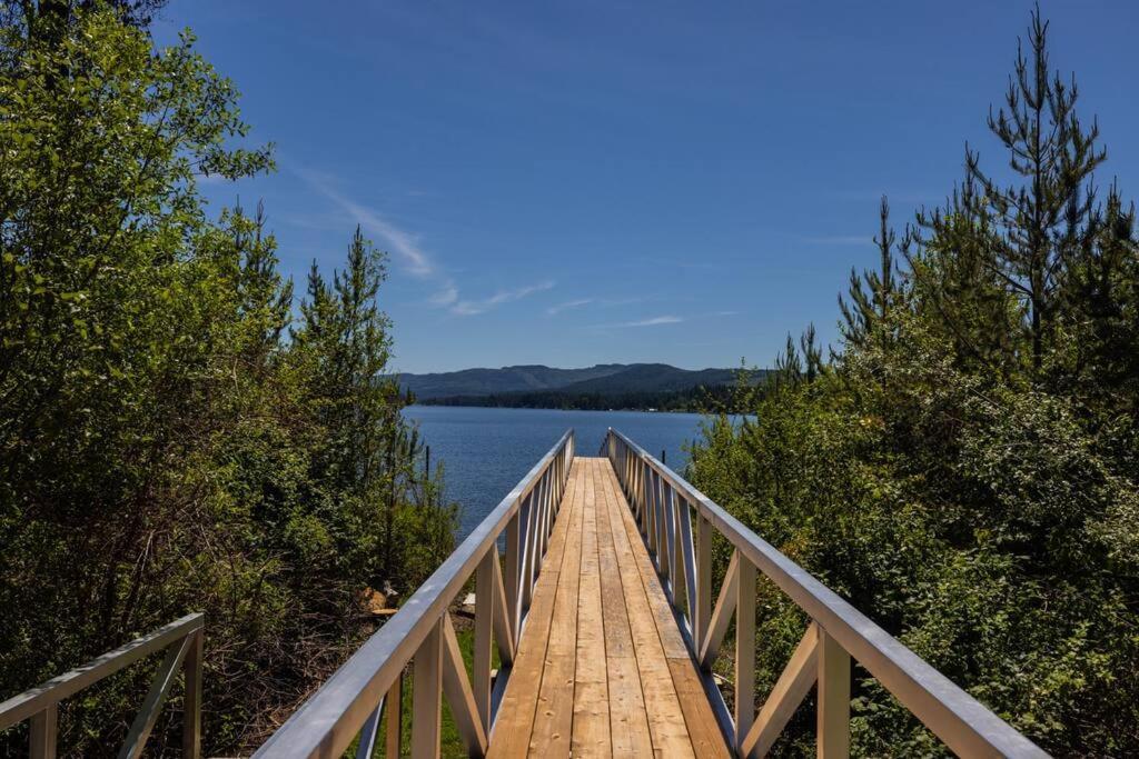 Kelly'S Sunset Lake Retreat Shawnigan Lake エクステリア 写真